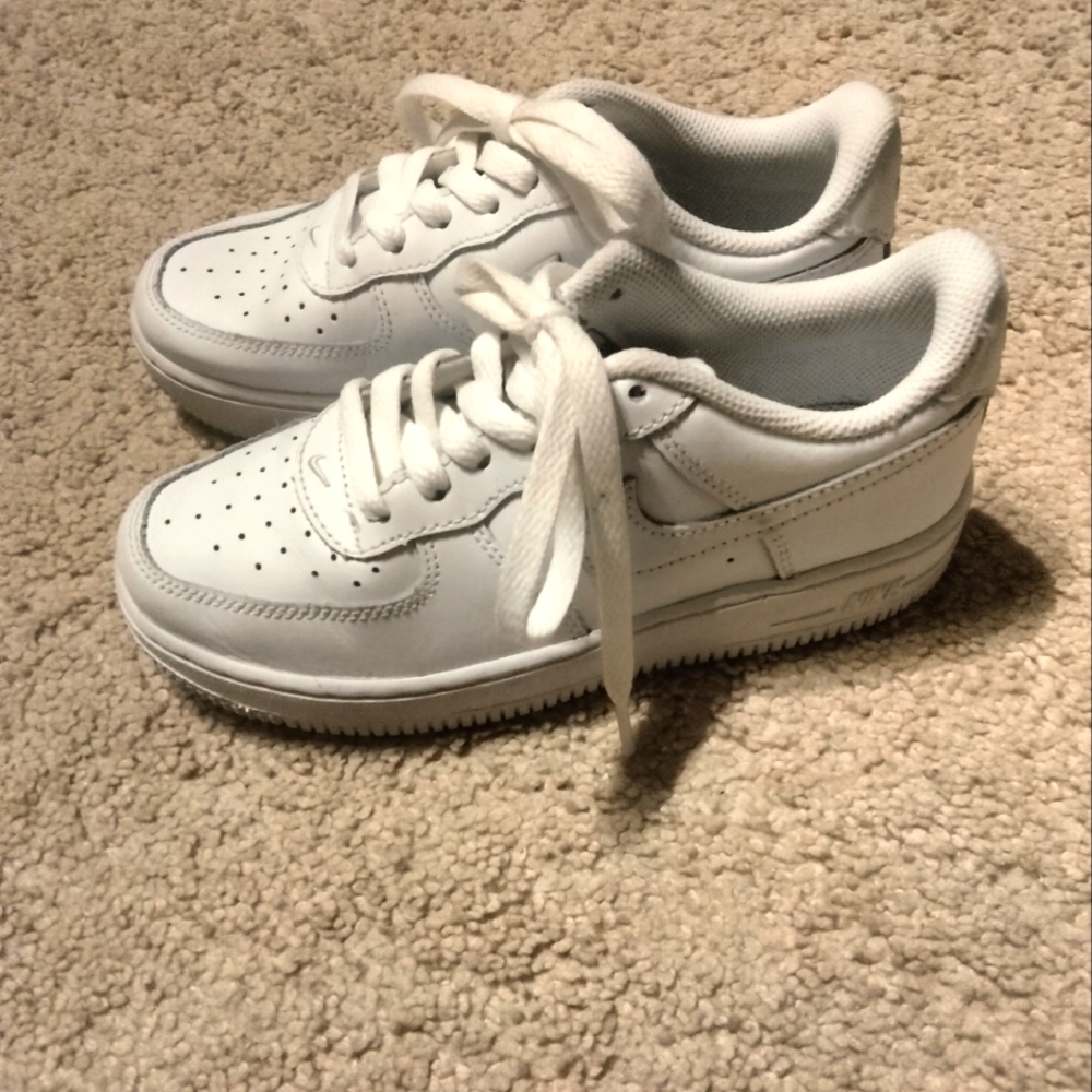 Girl's Nike : Nike Sneakers ( Size 1.5 ) New Condition $35 FIRM !!!!!!!